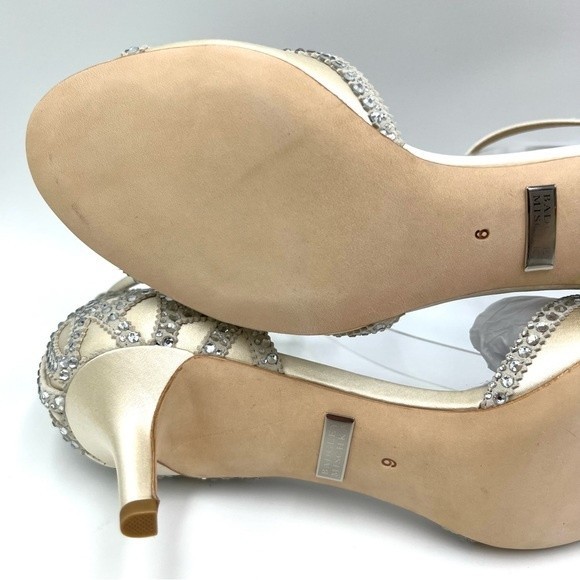 Badgley Mischka Size 9 Gillian Jeweled Ivory Satin Dress Sandal Heels Pumps - Picture 11 of 15